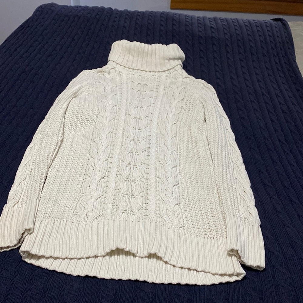 Gap sweater